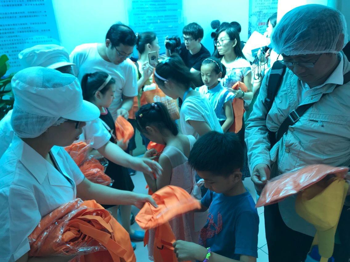 派發(fā)工作服