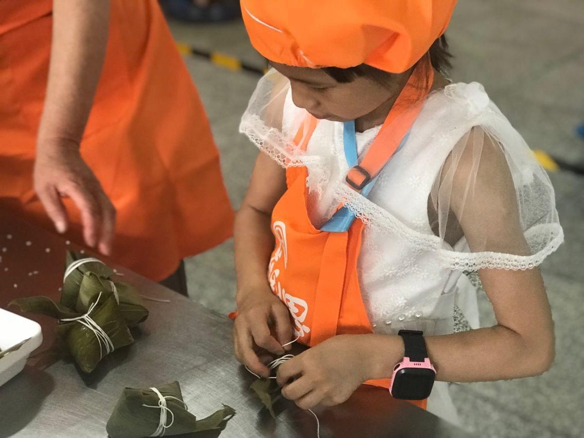 &ldquo;別看我年齡小，包起粽子來速度杠杠滴！&rdquo;