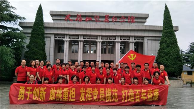 文登天福山起義紀(jì)念館參觀合影留念