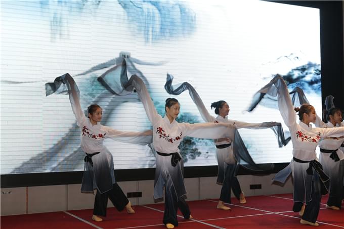舞蹈表演《墨舞》：唯美的水袖輕撫，演繹了中華民族藝術(shù)的神韻之美