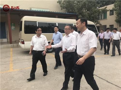 市人大常委會副主任許強(qiáng)一行在益康食品實(shí)地視察