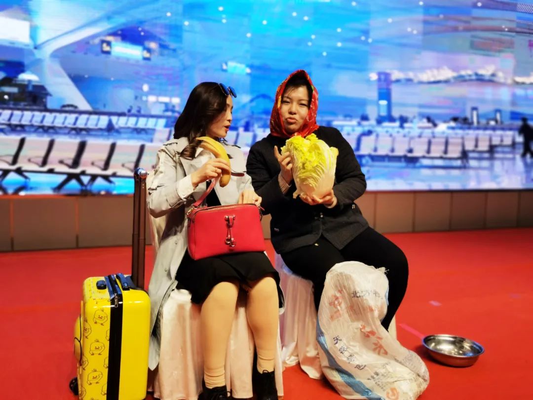 · 啞劇《候車廳的故事》