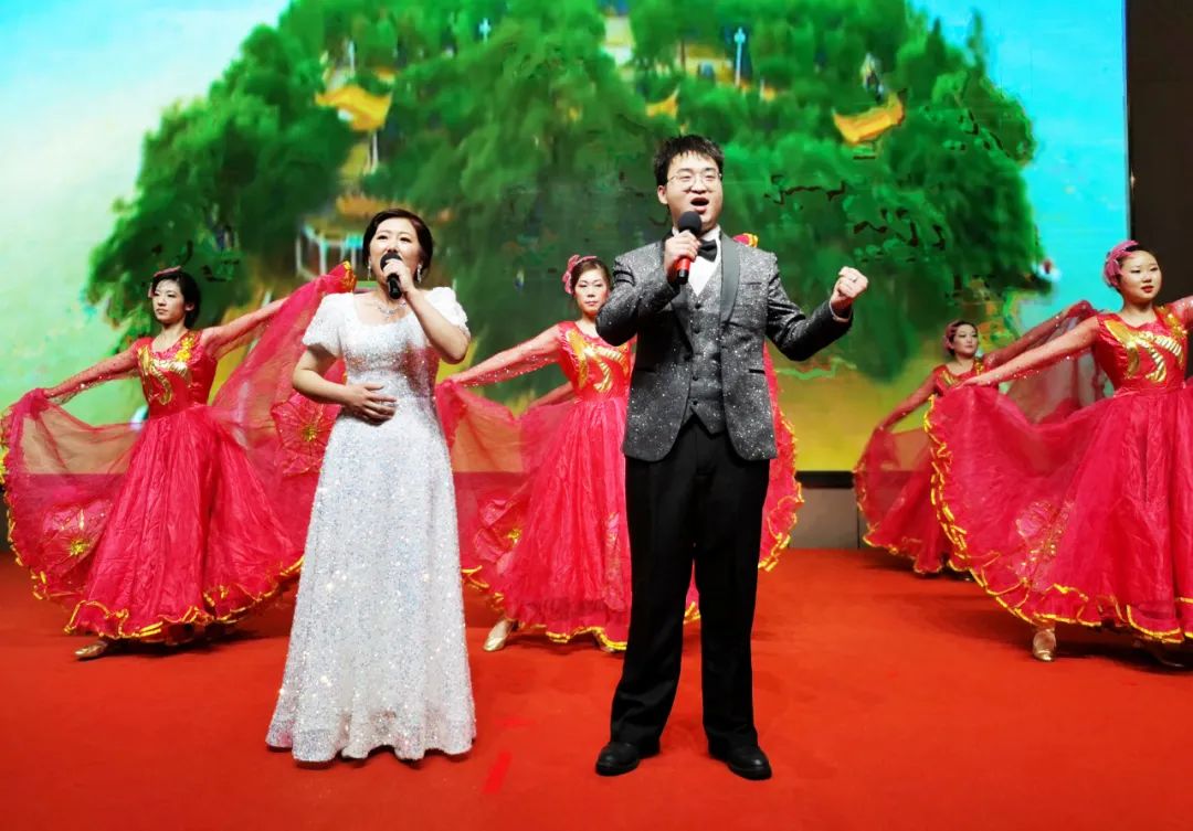 · 歌伴舞《共圓中國夢》