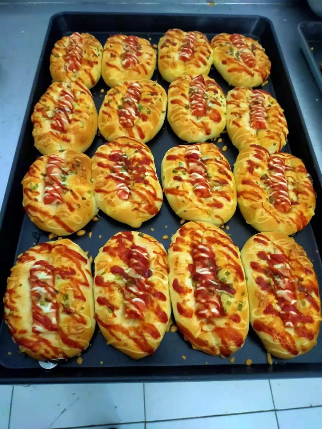 匠心制作面包出爐