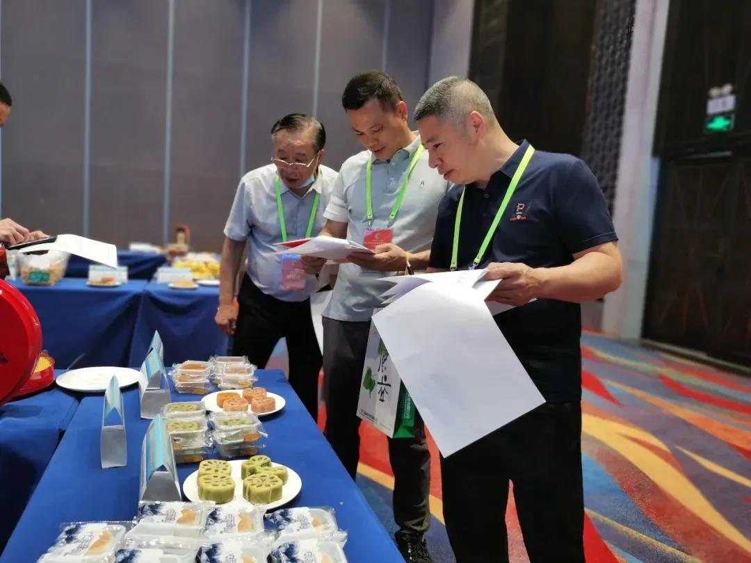 行業(yè)專家現(xiàn)場品鑒