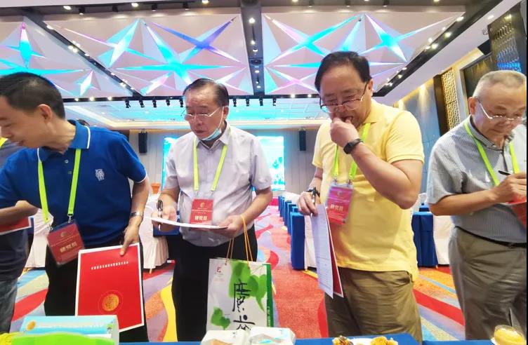 行業(yè)專家現(xiàn)場品鑒