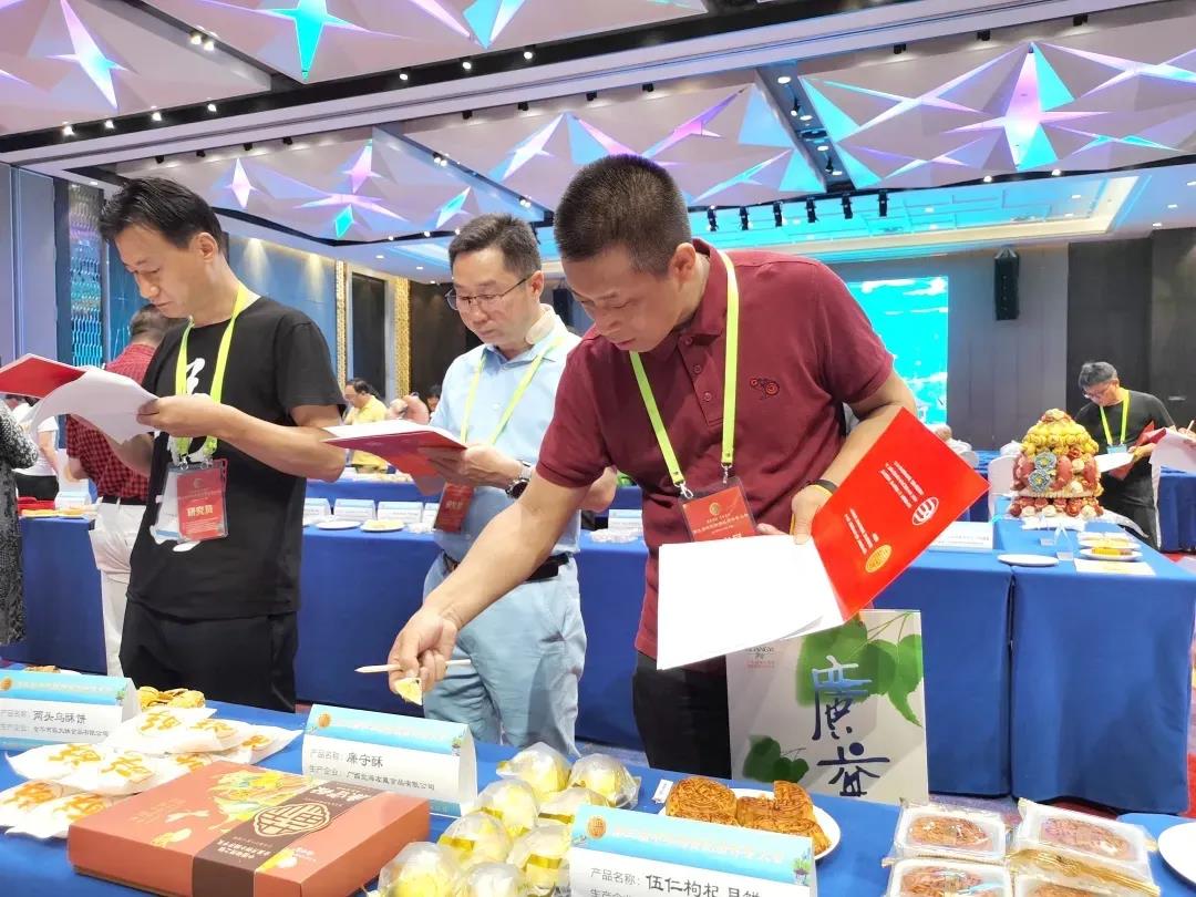 行業(yè)專家現(xiàn)場品鑒