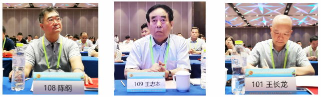 山東省食品工業(yè)協(xié)會焙烤食品專業(yè)委員會會長，濟南益康總公司黨委書記、董事長王忠本（中）