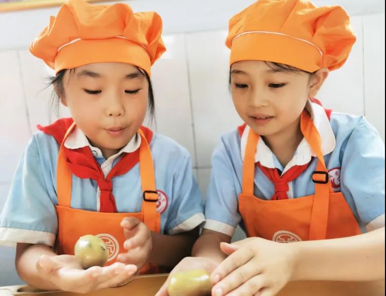 自己親手制作的月餅，味道一定很香甜