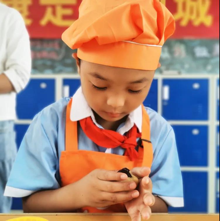 自己親手制作的月餅，味道一定很香甜