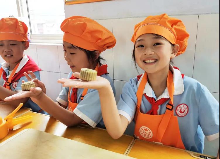 快來欣賞一下我的月餅作品吧~