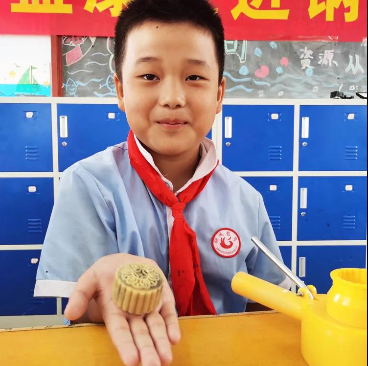 快來欣賞一下我的月餅作品吧~