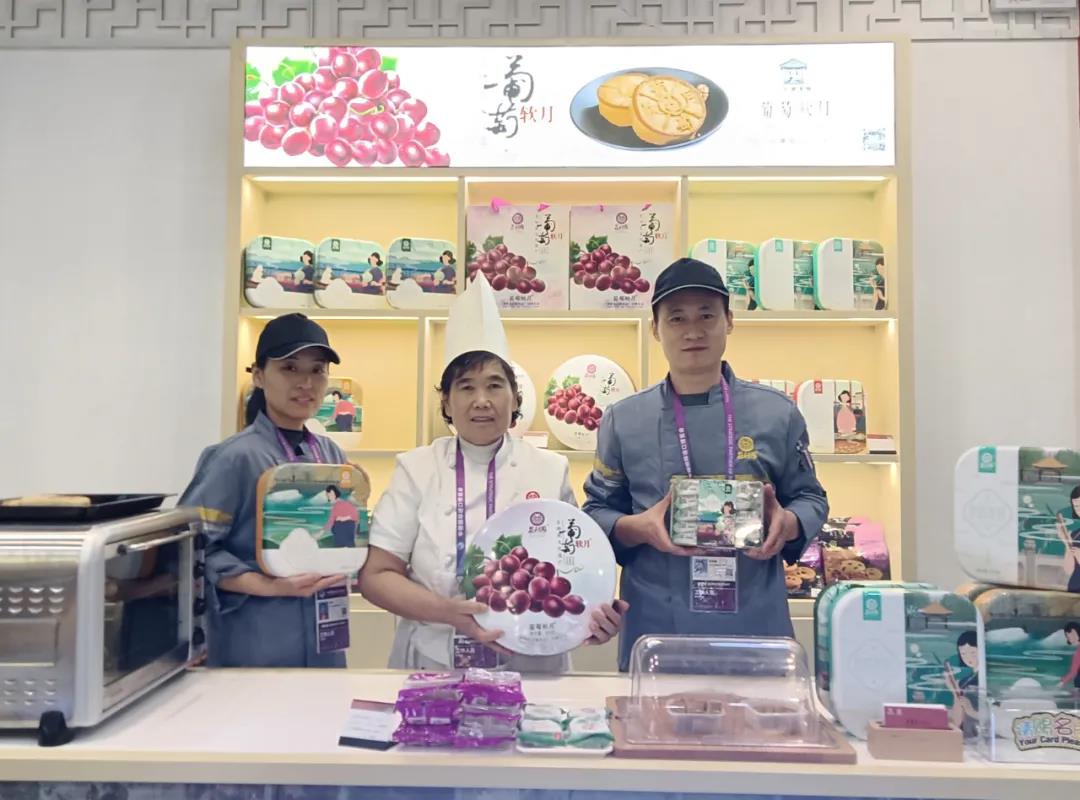 濟(jì)南市益康食品廠有限公司展臺(tái)展示