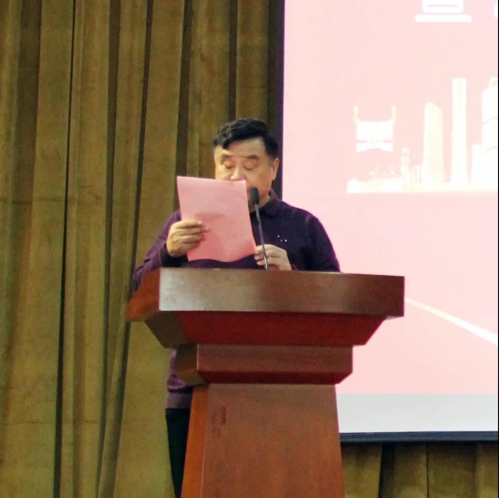 魏務良宣讀非遺教學、研學專業(yè)委員會、&ldquo;齊魯巧娘&rdquo;文創(chuàng)專業(yè)委員會組成人員名單。