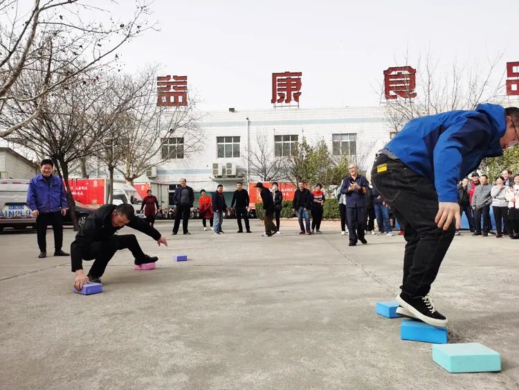 摸石頭過河 摸石頭過河