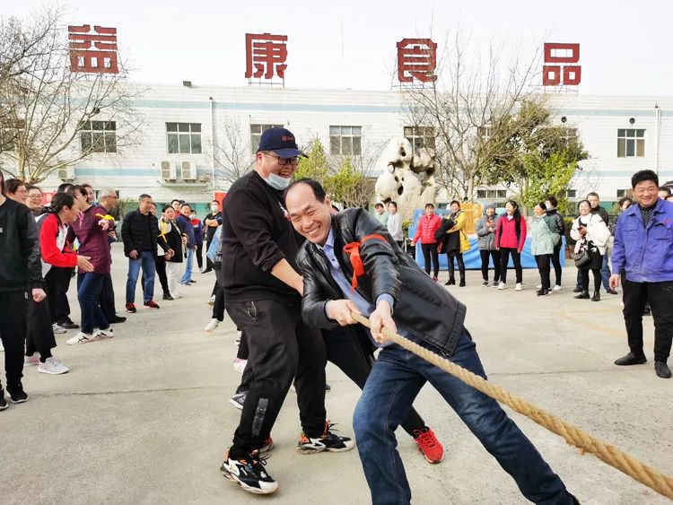 激烈拔河 激烈拔河