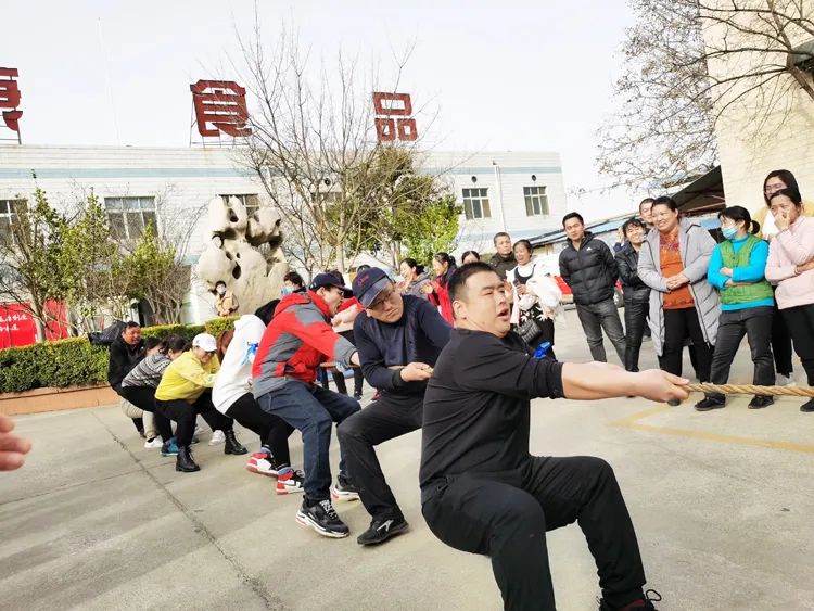 激烈拔河 激烈拔河