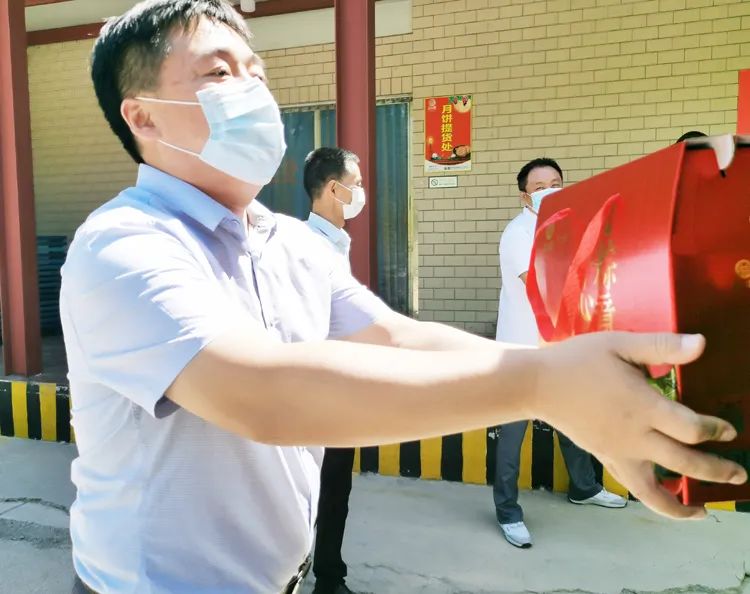 濃情端午送安康，益康香粽情意長(zhǎng)。