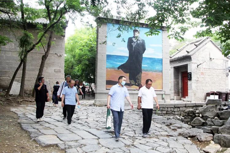   參觀闖關(guān)東文化展覽館  