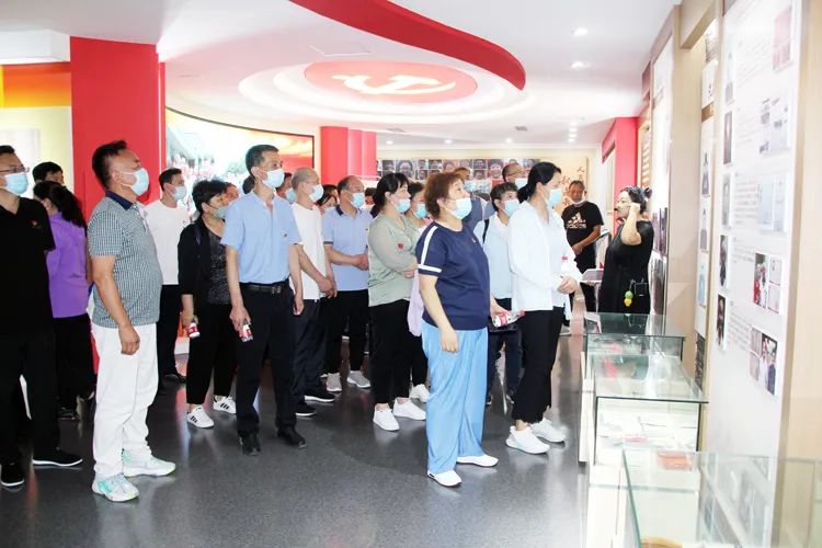  參觀三澗溪鄉(xiāng)村振興展館