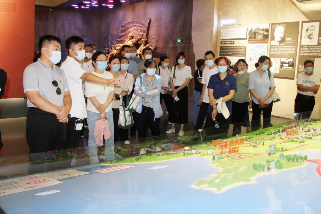  參觀三澗溪鄉(xiāng)村振興展館