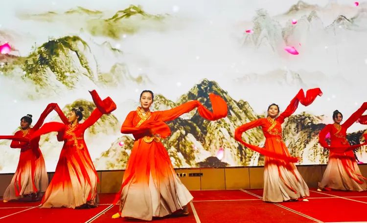 壓軸舞蹈《百舞驚鴻》