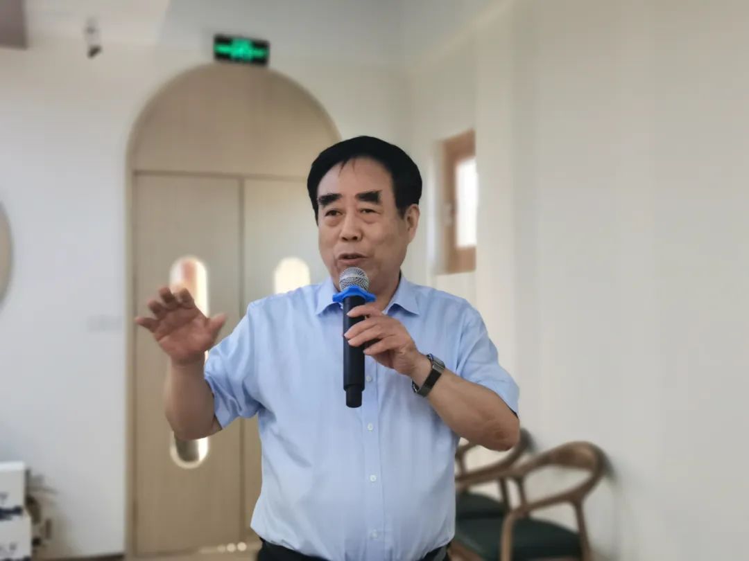 益康黨委書記、董事長王忠本講話歡迎大家