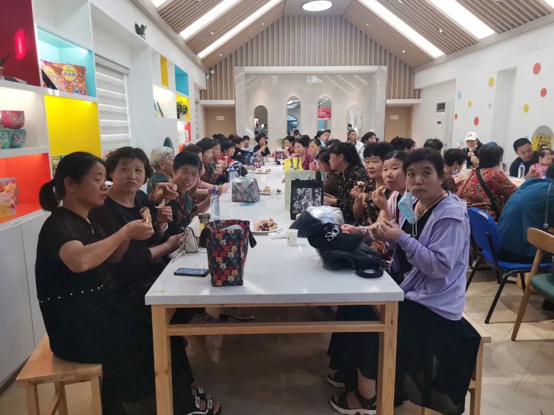 品嘗多款新品面包