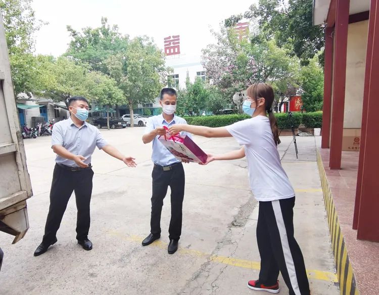 致敬最可愛(ài)的人