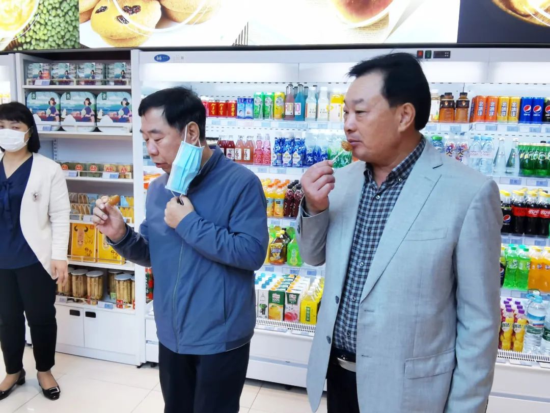 現(xiàn)場品嘗美味糕點