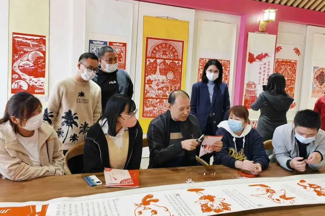 濟(jì)南剪紙代表性非遺傳承人現(xiàn)場(chǎng)授藝