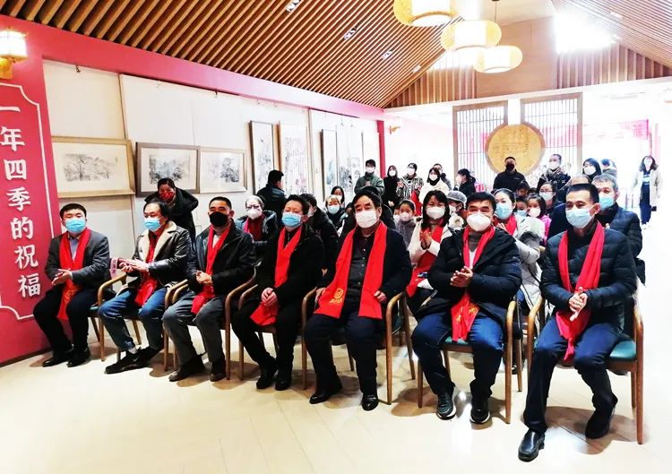 濟(jì)南市非物質(zhì)文化遺產(chǎn)保護(hù)協(xié)會(huì)會(huì)長(zhǎng)、濟(jì)南益康總公司黨委書記、董事長(zhǎng)王忠本致辭