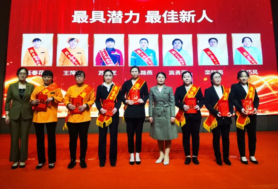 ▲最具潛力獎(jiǎng)、最佳新人獎(jiǎng)獲獎(jiǎng)人員合影