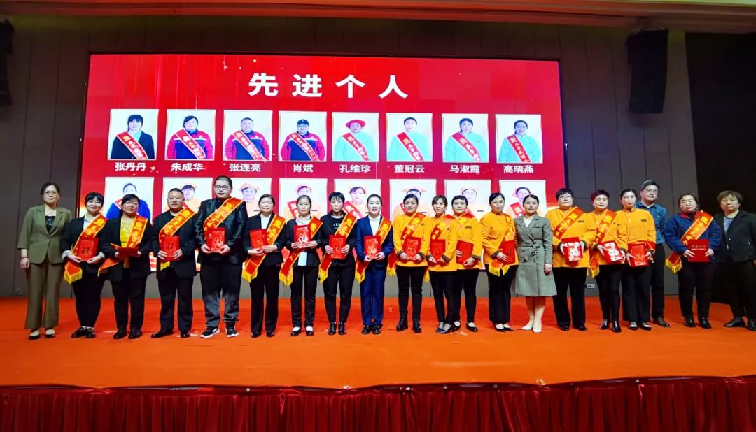 ▲先進(jìn)個(gè)人獲獎(jiǎng)人員合影