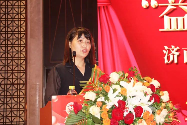 益康銷售標(biāo)兵代表許秋娟發(fā)言