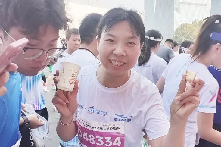 跑友對(duì)"泉城素餅”贊不絕口 跑友對(duì)"泉城素餅”贊不絕口