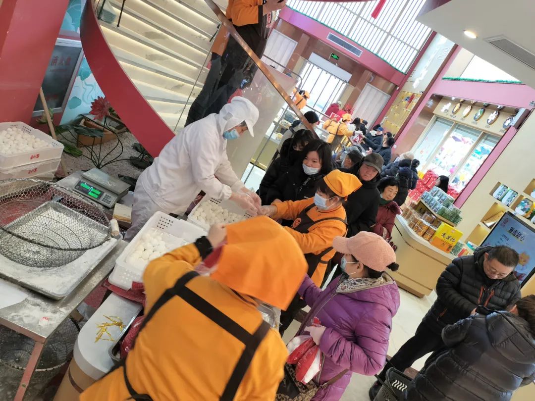 ▲“益利思”元宵火爆銷售現(xiàn)場(chǎng) ▲“益利思”元宵火爆銷售現(xiàn)場(chǎng)