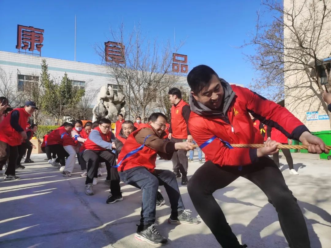 激烈拔河 激烈拔河