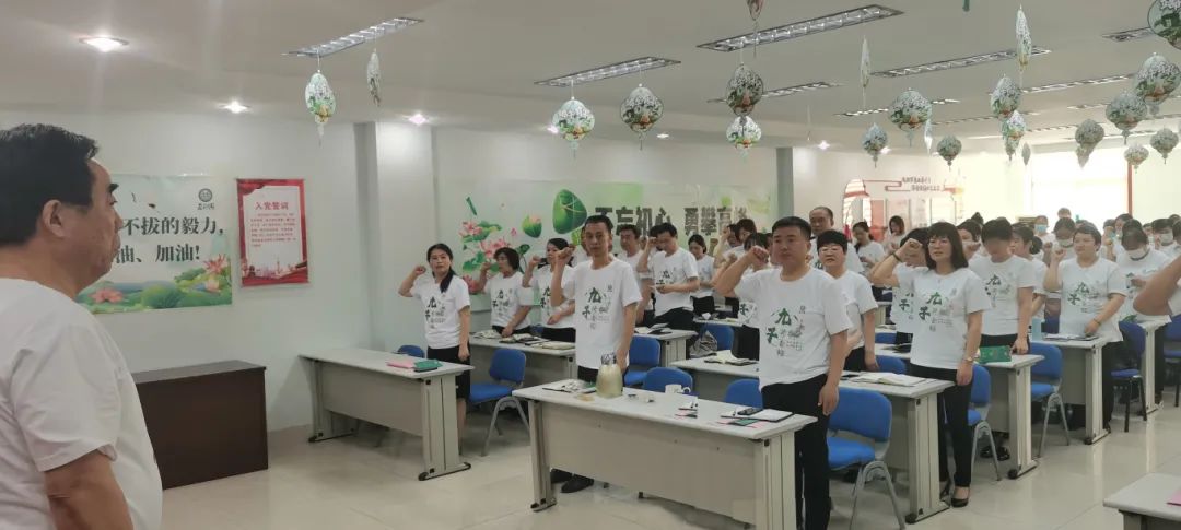 ▲全體參會人員莊嚴(yán)宣誓