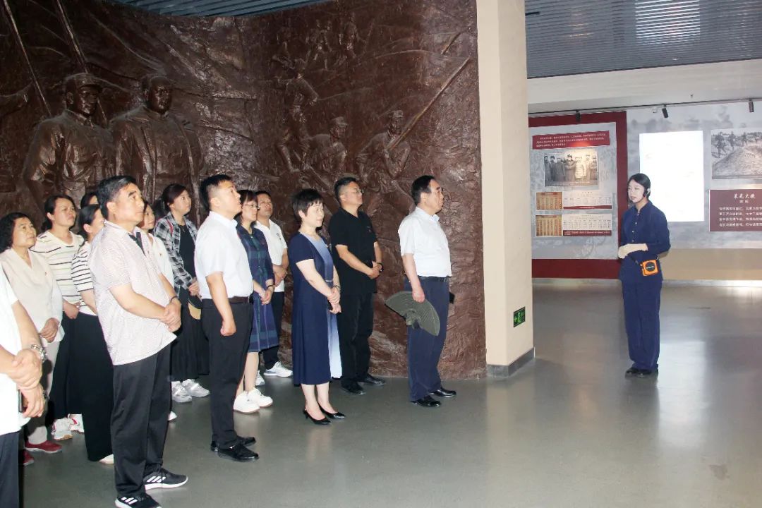 益康全體黨員參觀紀(jì)念館
