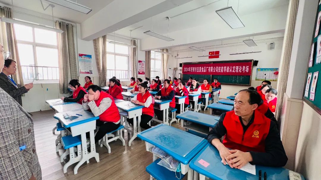 理論考試現(xiàn)場 理論考試現(xiàn)場