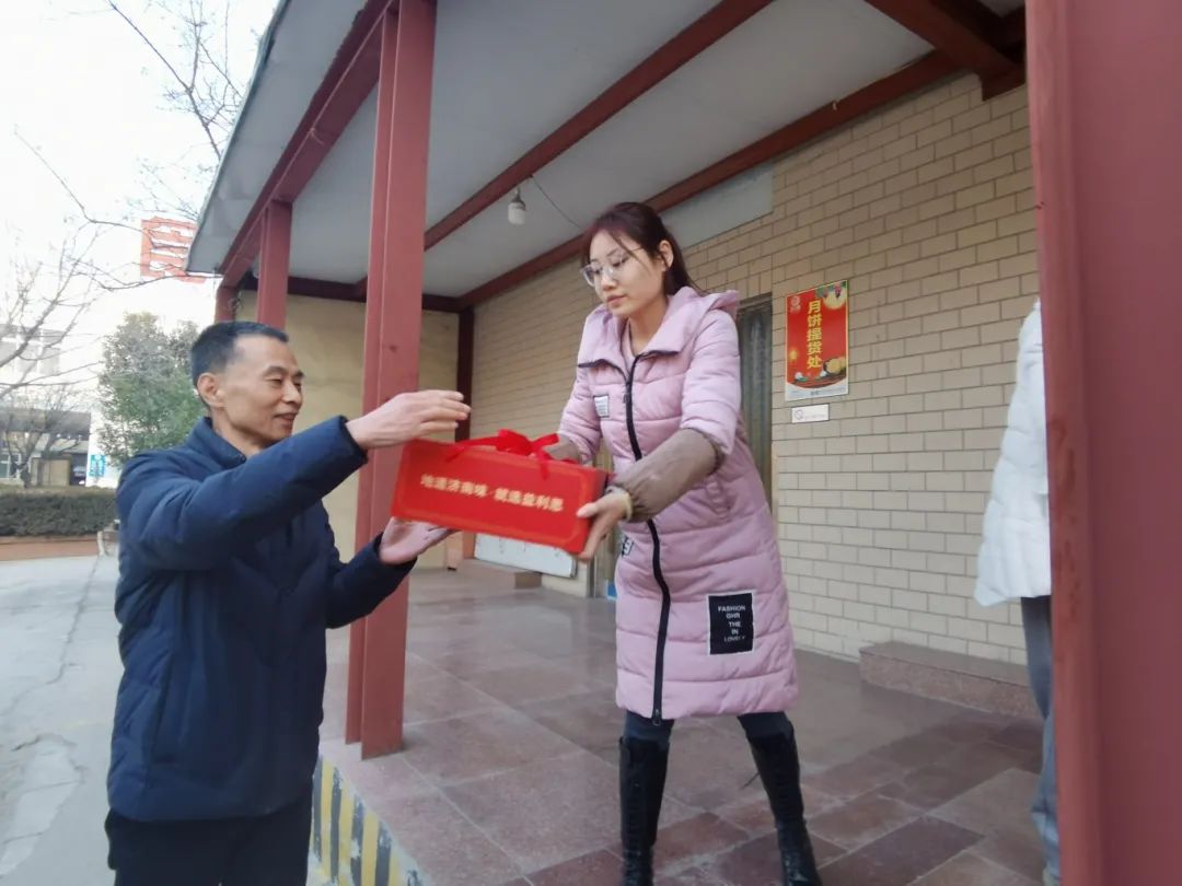 甜蜜集結(jié) 情暖軍心