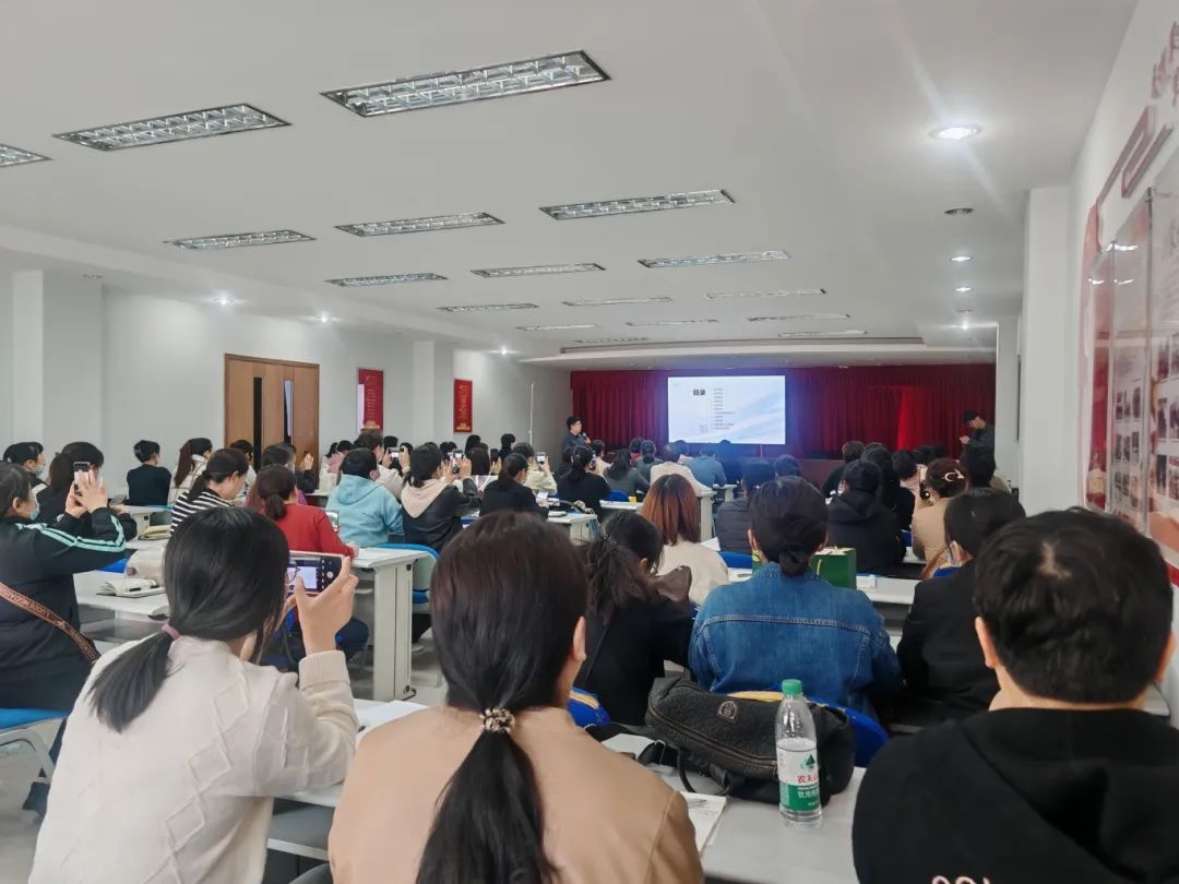 ▲參訓(xùn)人員認(rèn)真學(xué)習(xí)