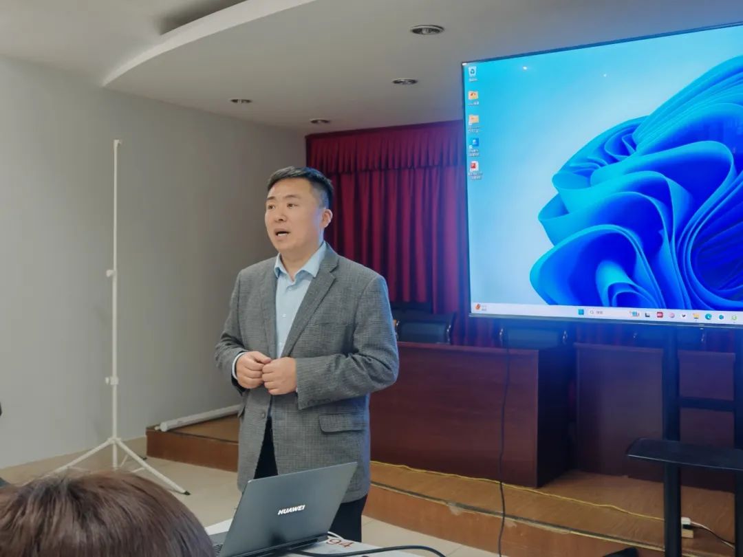 ▲濟(jì)南益康總經(jīng)理何海波對(duì)此次培訓(xùn)進(jìn)行總結(jié)