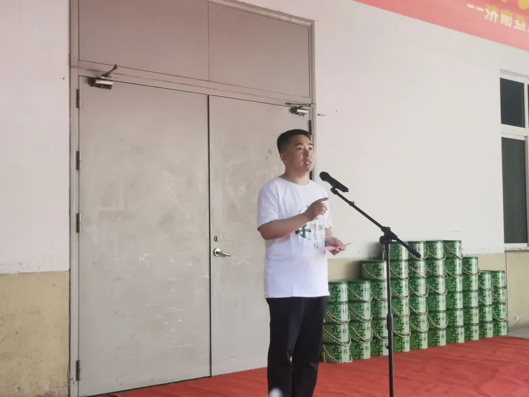 益康總公司總經(jīng)理何海波宣讀2025年粽子銷售計劃