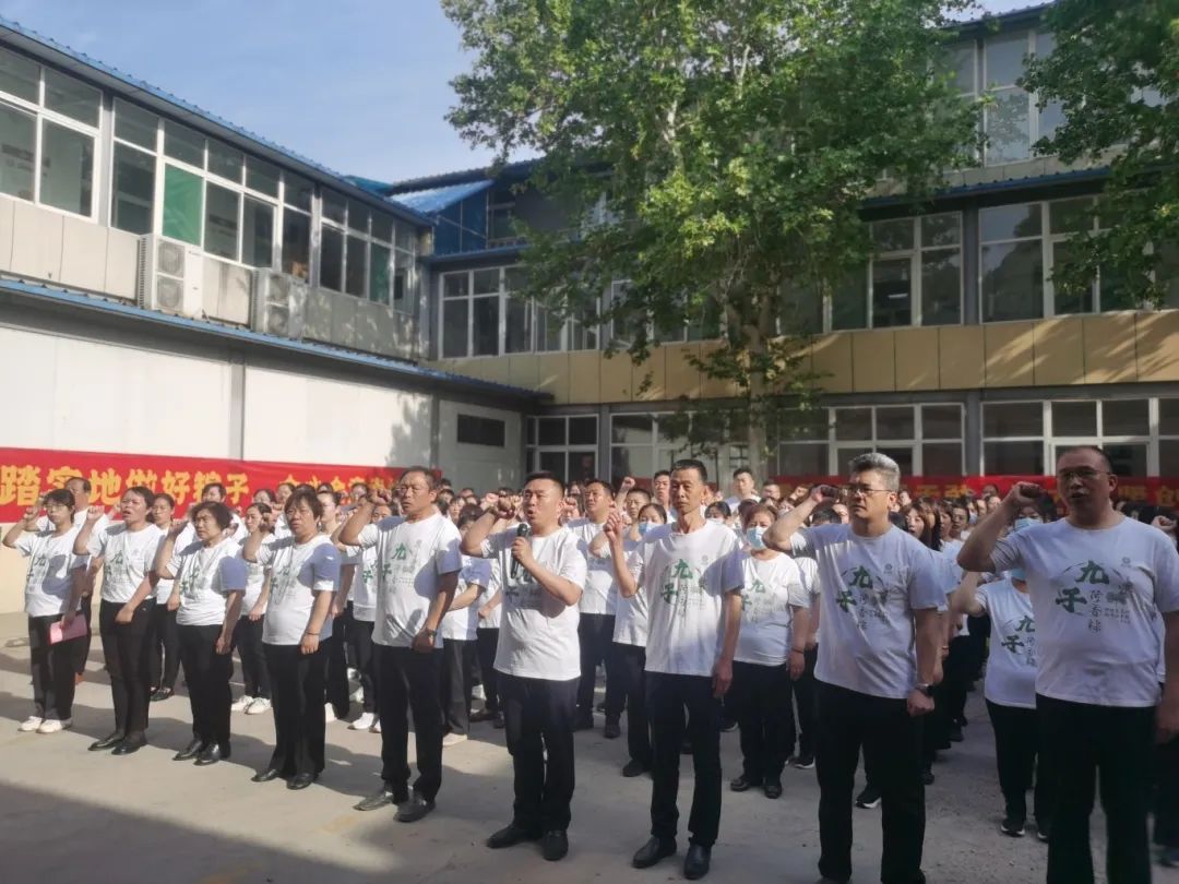 全體參會人員莊嚴宣誓