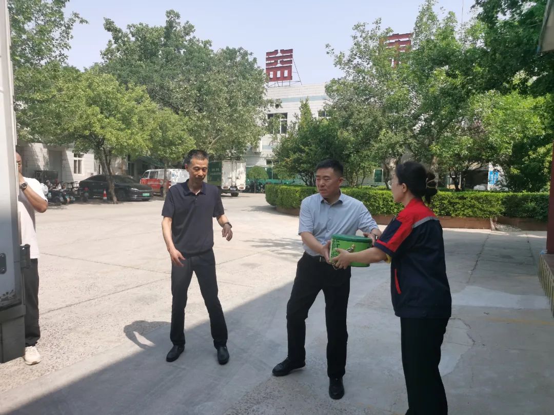 &ldquo;九子荷香&rdquo;粽集結裝車