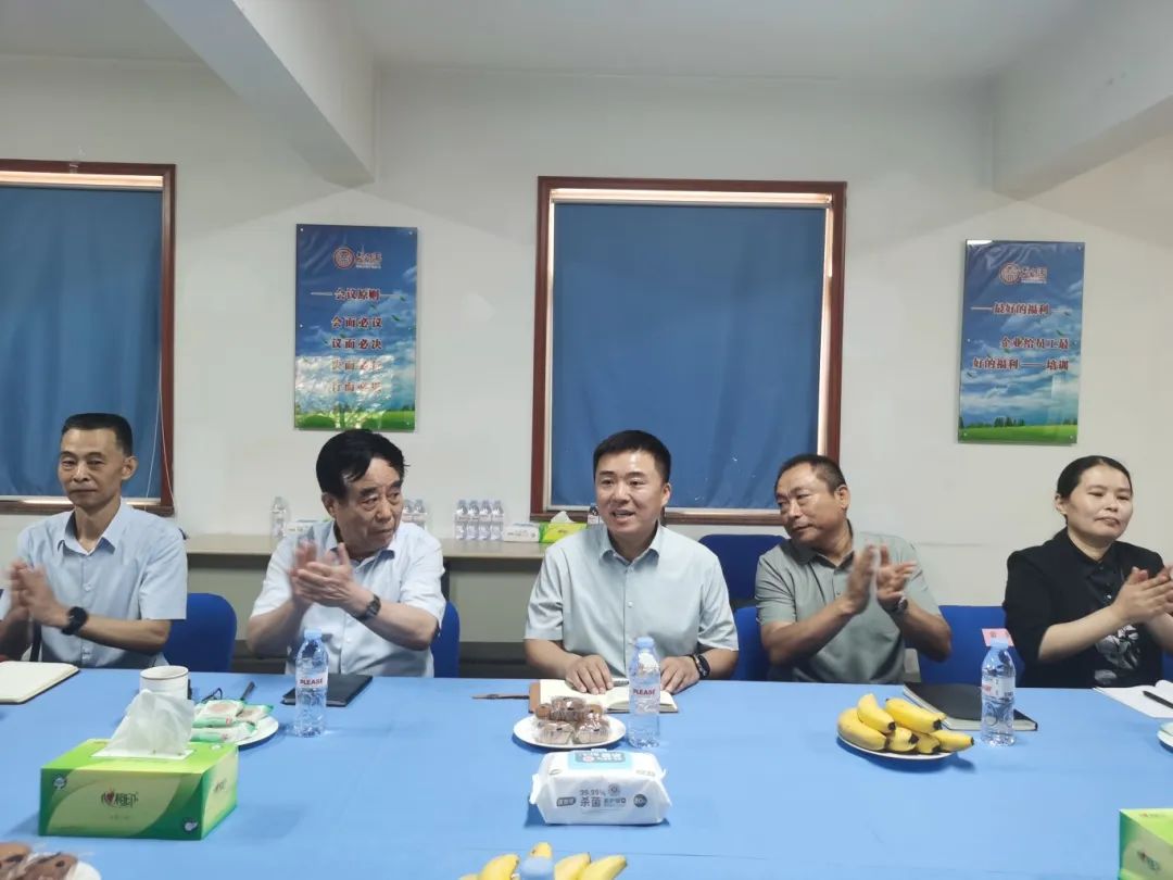 ▲益康總公司總經(jīng)理何海波致歡迎詞