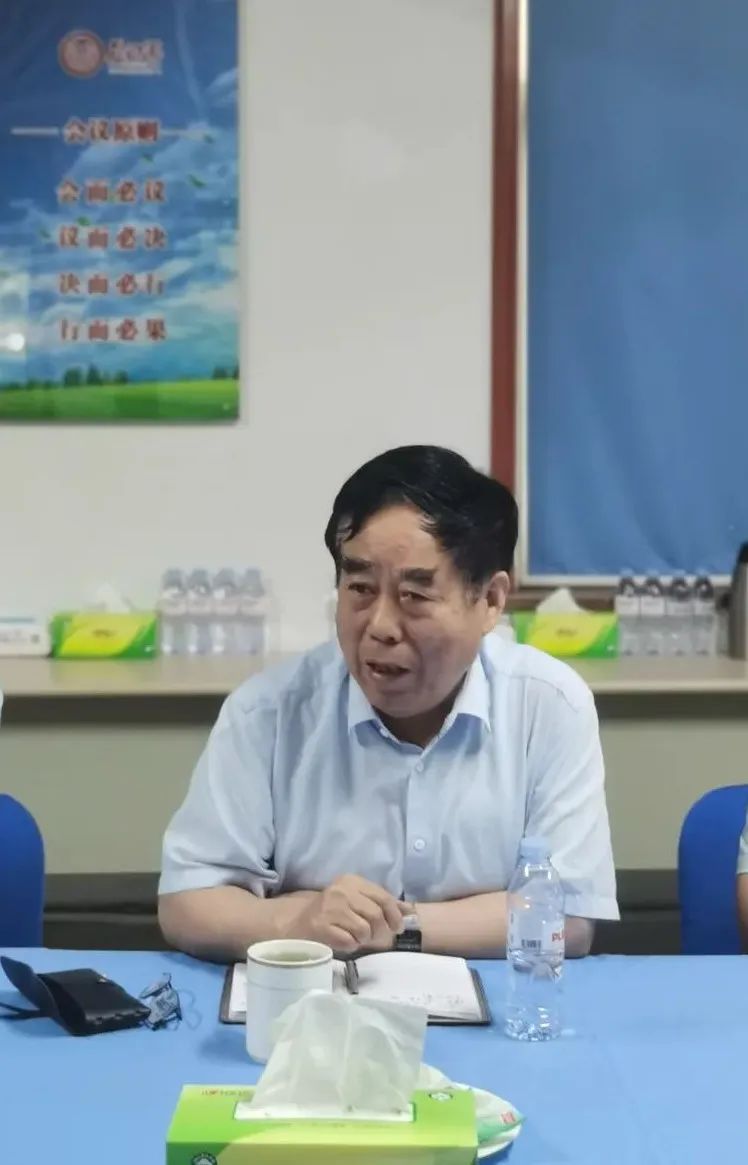 ▲益康總公司黨委書記、董事長王忠本講話