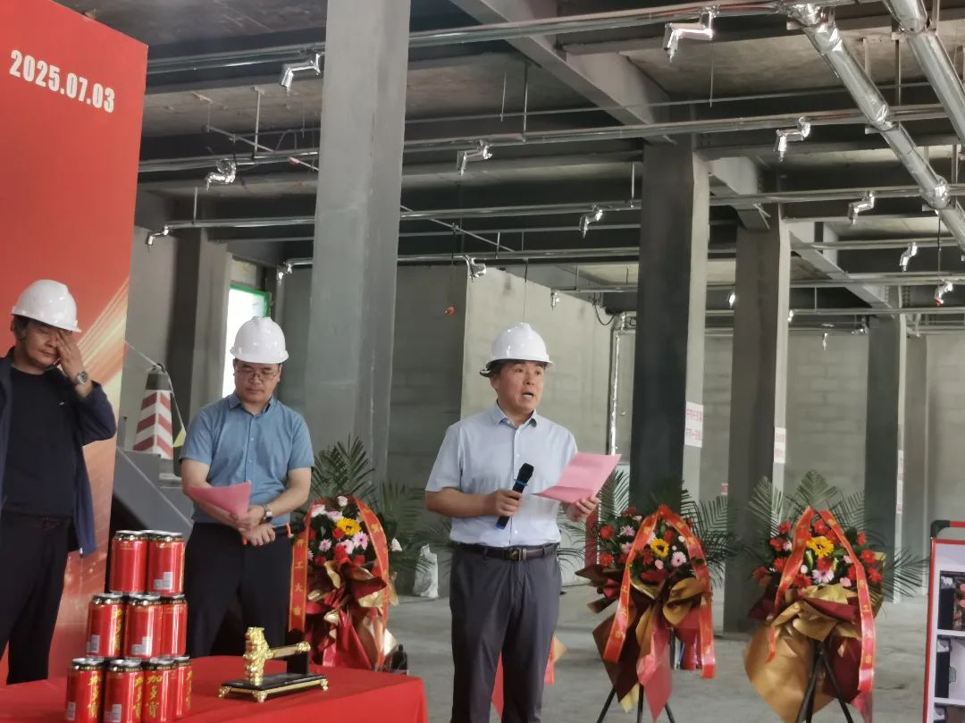 ▲益康總公司總經(jīng)理何海波講話